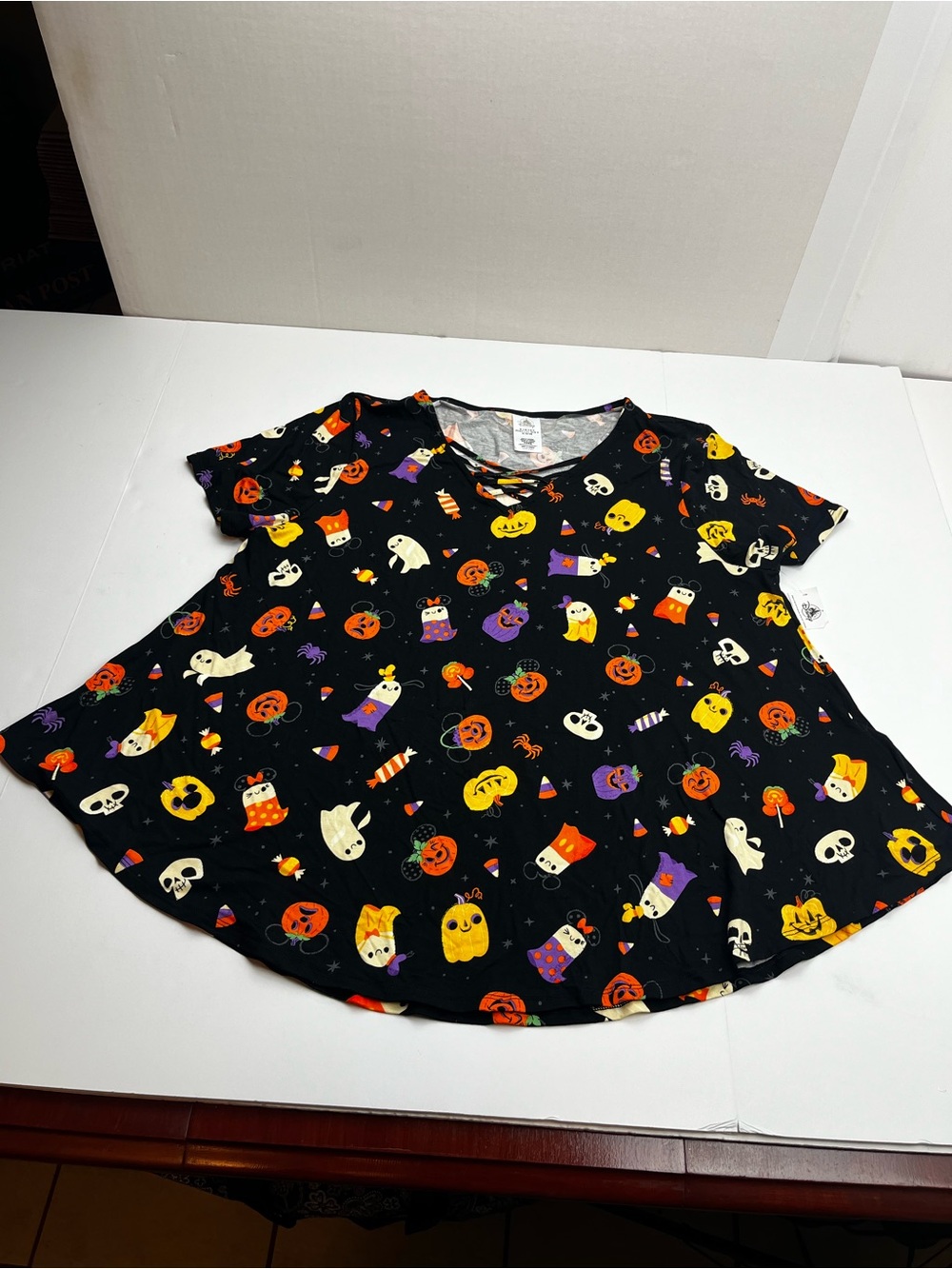 Disney Parks Halloween Mickey Friends T-shirt 1X Trick or Treat Candy Ghosts NEW